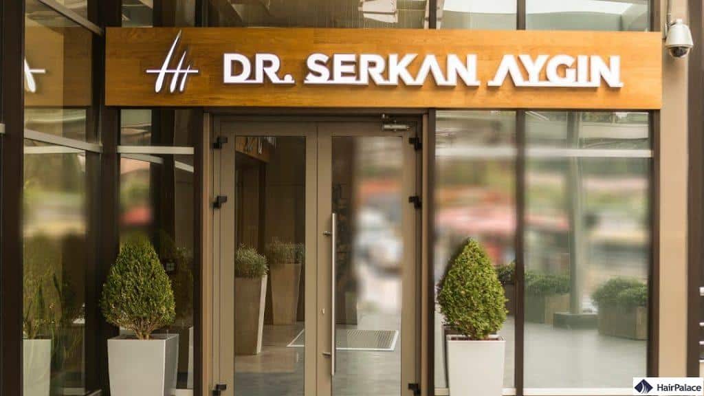 Dr serkan aygin miglior chirurgo per il trapianto di capelli in turchia