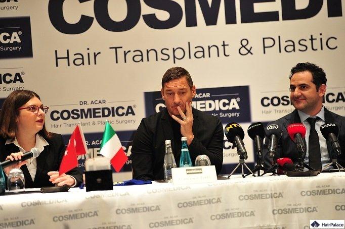 totti ha investito in una clinica per trapianti di capelli chiamata Cosmedica