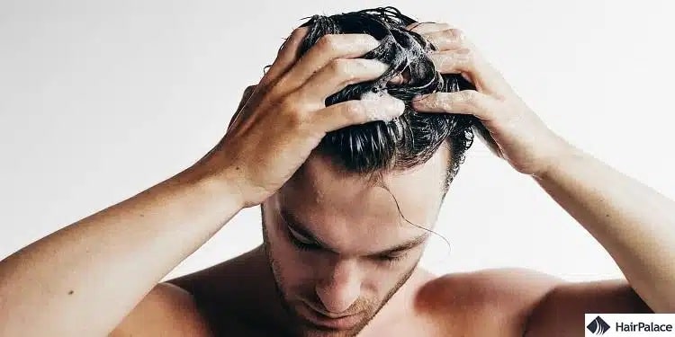 praticare una corretta cura dei capelli è essenziale dopo l'intervento chirurgico di trapianto di capelli